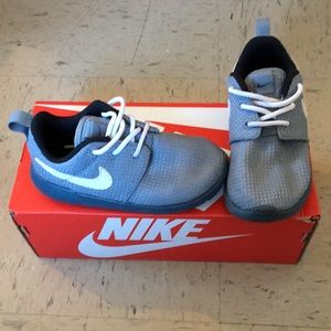 Nike Rosherun Toddler size 8